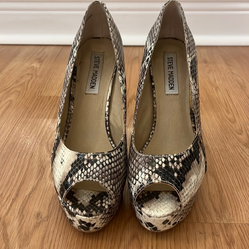 Steve Madden snake print heel 8